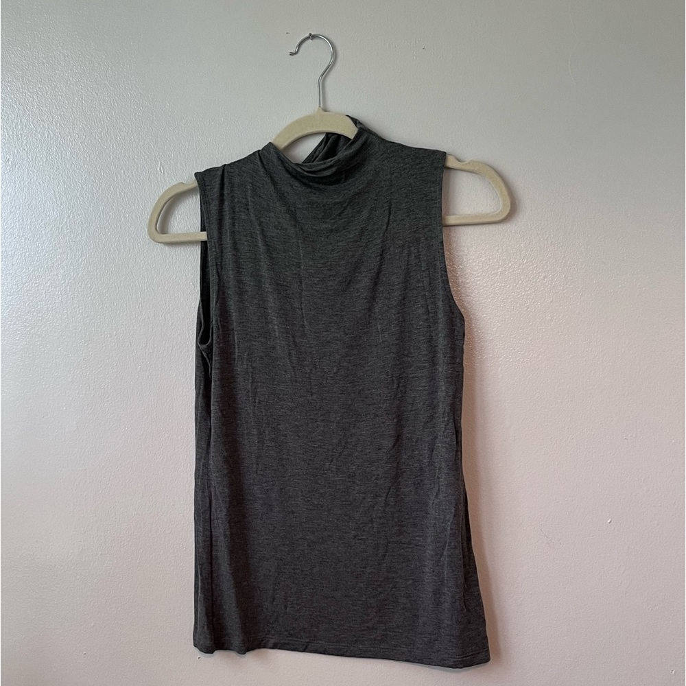 Halogen gray cowl neck tank. EUC. Casual.